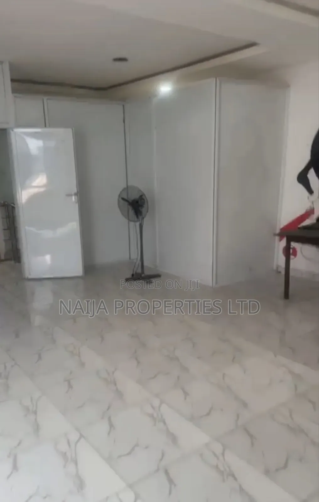 Functioning Unisex Salon and Spar in Sangotedo for Rent