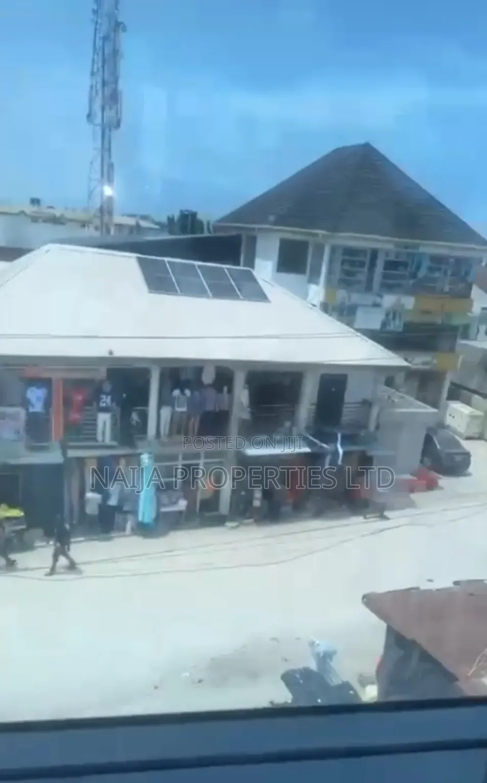 Functioning Unisex Salon and Spar in Sangotedo for Rent