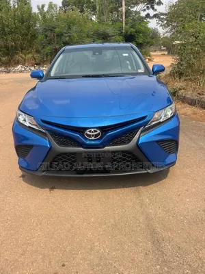Toyota Camry SE (2.5L 4cyl 8A) 2019 Blue