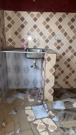 2bdrm Block of Flats in Oyeneye Close, Obafemi-Owode for rent