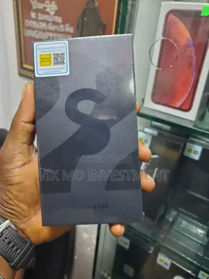 New Samsung Galaxy S22 5G 256 GB Black