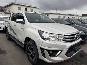 Toyota Hilux Rugged X 4x4 2018 White