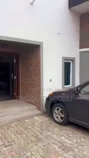 5bdrm Duplex in Millennium Estate, Millenuim/UPS for sale