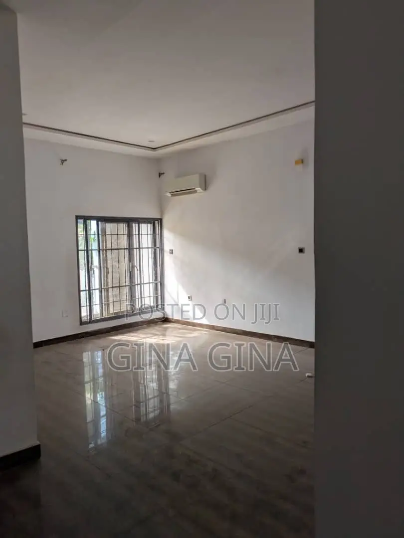 5bdrm Duplex in Apo Legislative for rent
