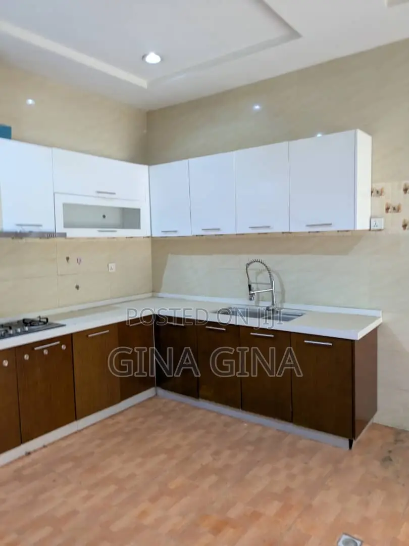 5bdrm Duplex in Apo Legislative for rent