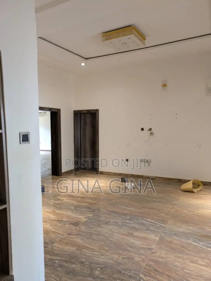 5bdrm Duplex in Apo Legislative for rent