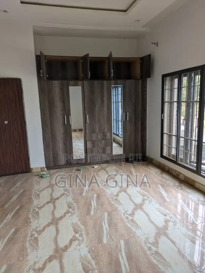 5bdrm Duplex in Apo Legislative for rent