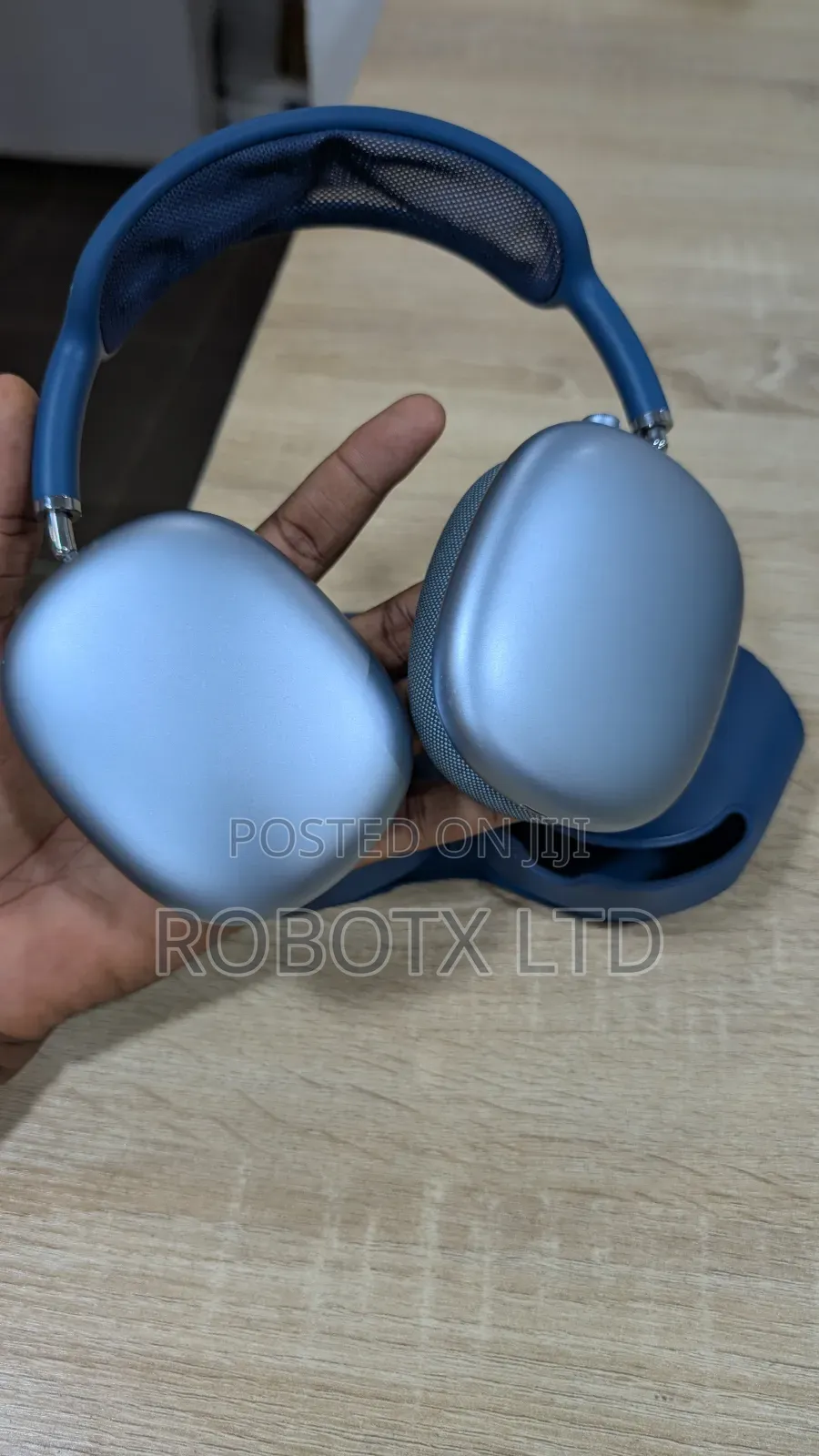 Apple Airpods Max Lighting