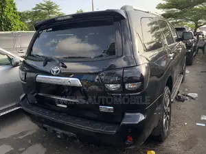 Toyota Sequoia Platinum 4x4 2018 Black