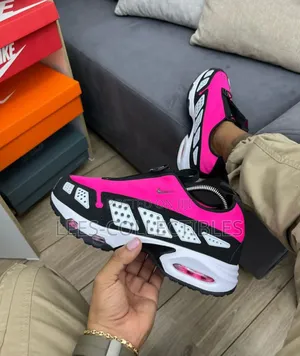 Best Quality Nike Sneakers in 2 Colors