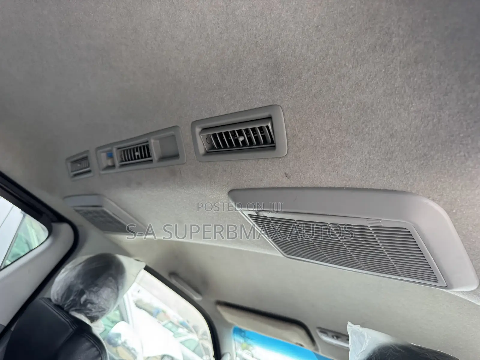 Toyota HiAce 2016 White