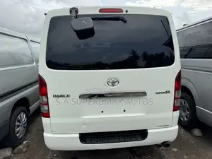 Toyota HiAce 2016 White