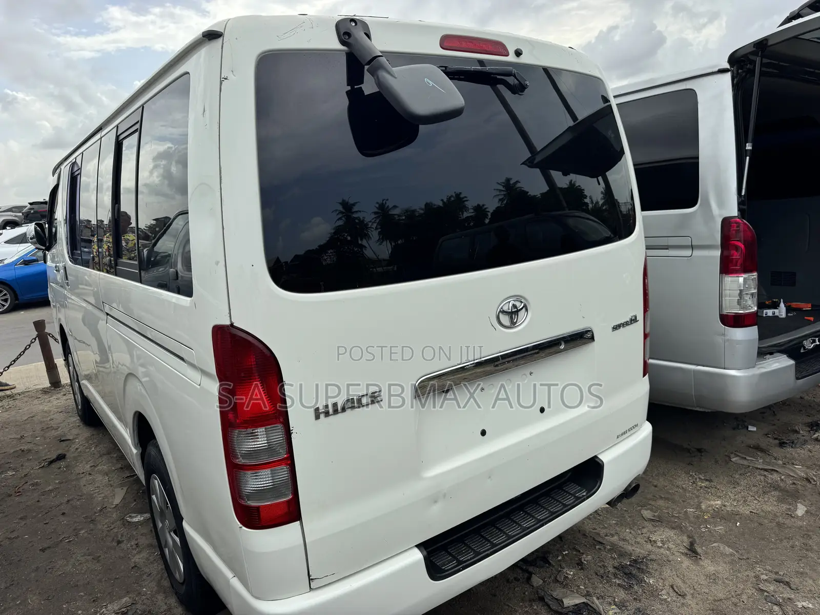 Toyota HiAce 2016 White