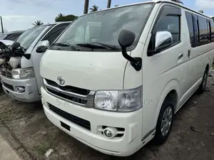 Toyota HiAce 2016 White