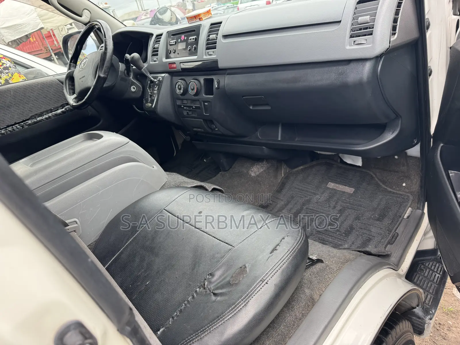 Toyota HiAce 2016 White