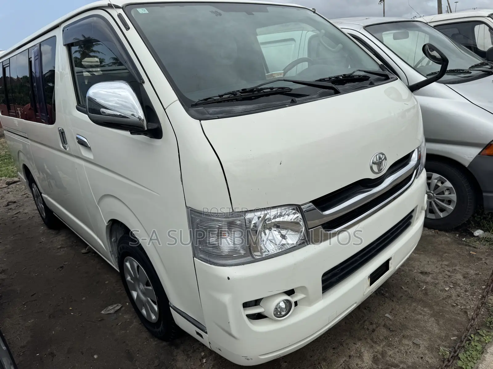 Toyota HiAce 2016 White