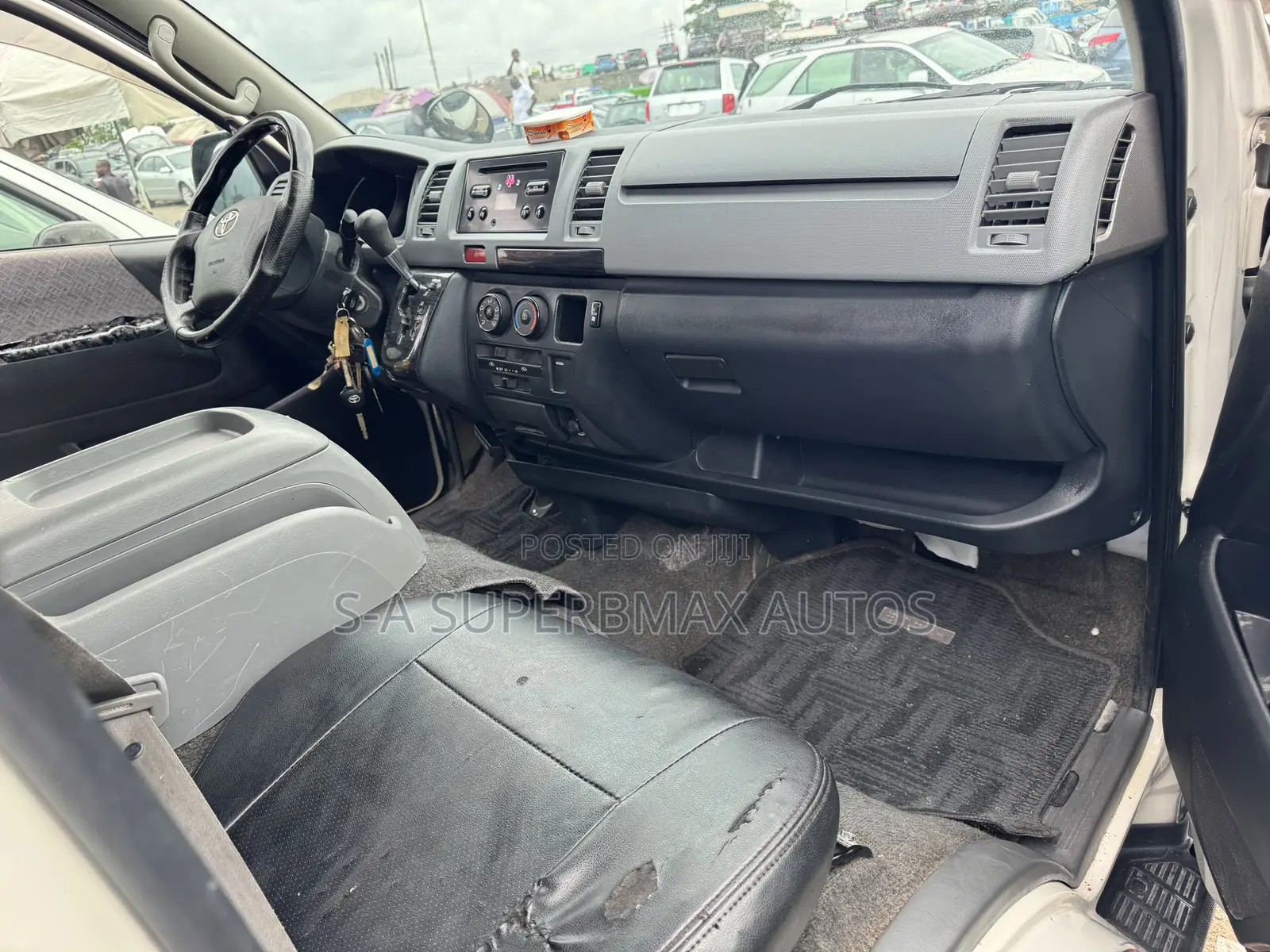 Toyota HiAce 2016 White