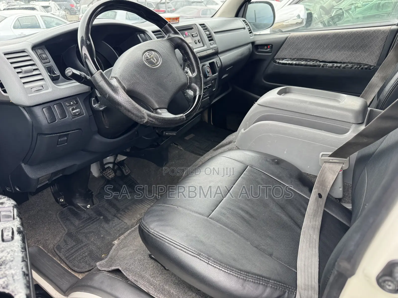 Toyota HiAce 2016 White
