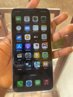 Photo - Apple iPhone XS Max 64 GB Gold