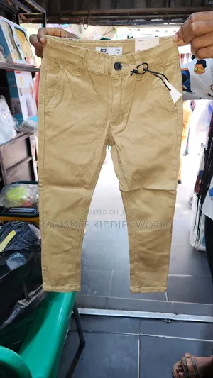 Photo - Stock Chinos Carton Color