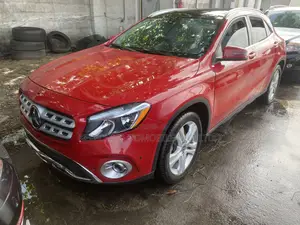 Mercedes-Benz GLA 250 2017 Red