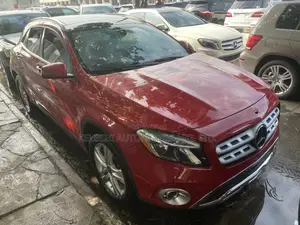 Mercedes-Benz GLA 250 2017 Red