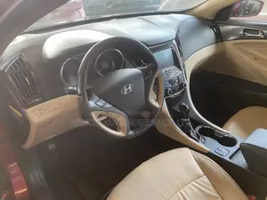 Hyundai Sonata Limited Sedan FWD (2.4L 4cyl 6A) 2011 Red