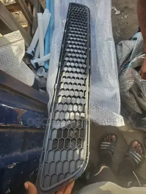 Down Grill Toyota Sienna 2012 Available
