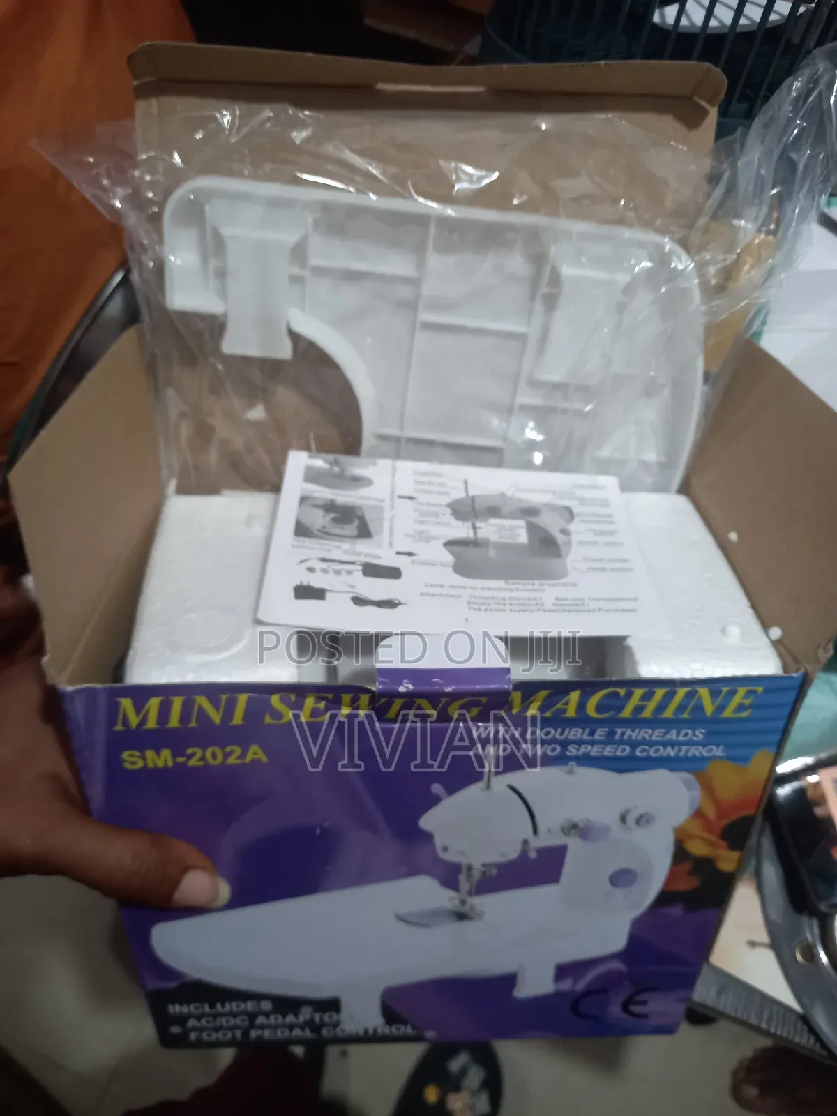 Mink Sewing Machine With Table