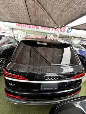 Audi Q7 2021 Black