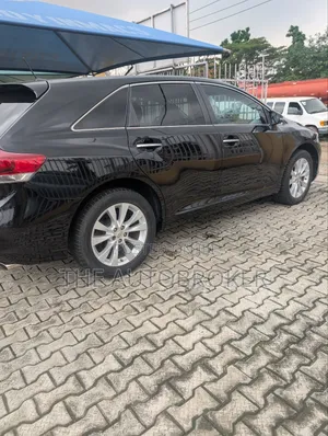 Photo - Toyota Venza XLE 4dr Wagon (2.7L 4cyl 6A) 2014 Black