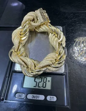 Photo - Gold Twist Hand Chain