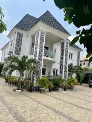 5bdrm House in Abacha Road Karu, for sale