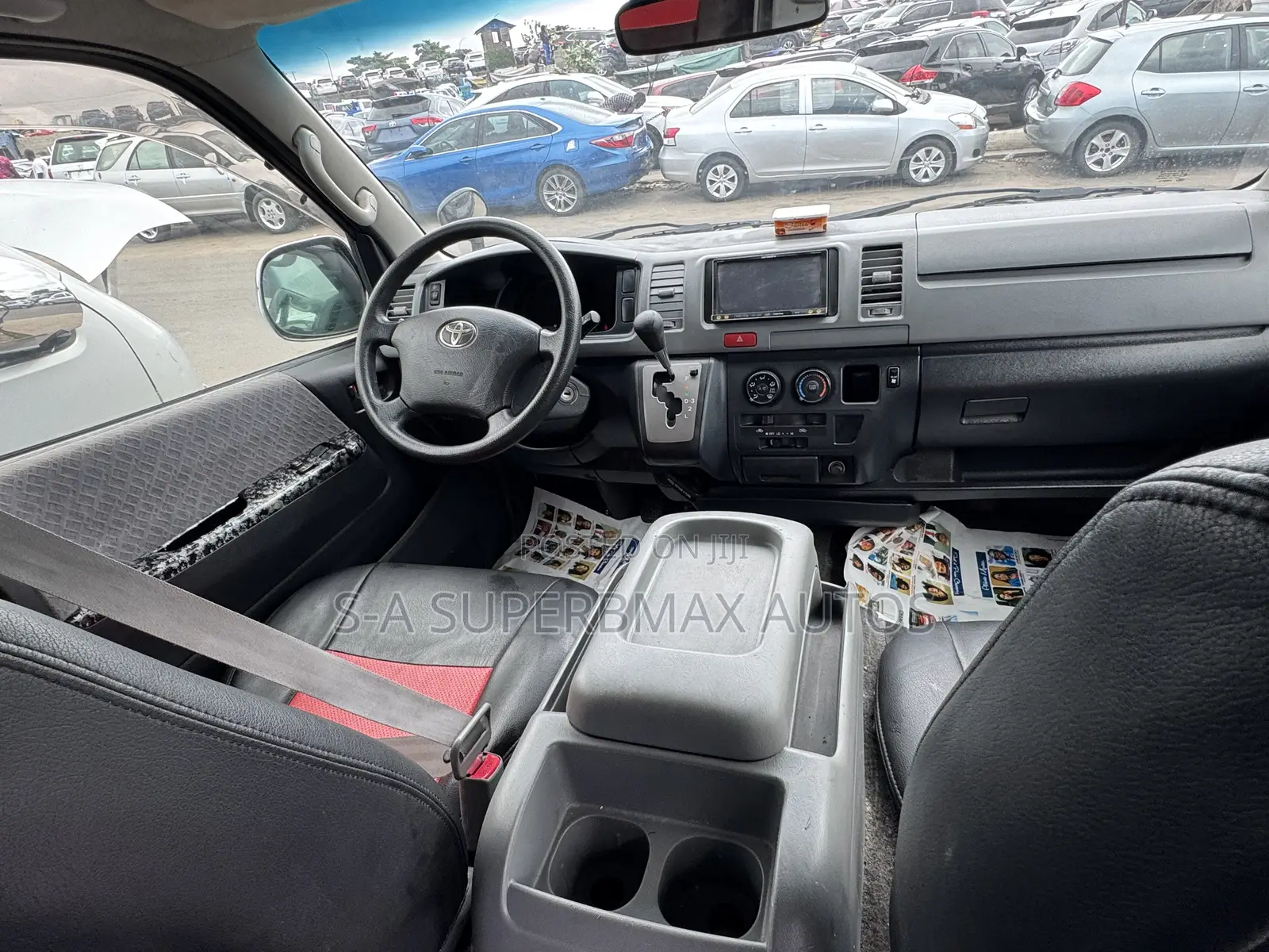 Toyota HiAce 2015 Black