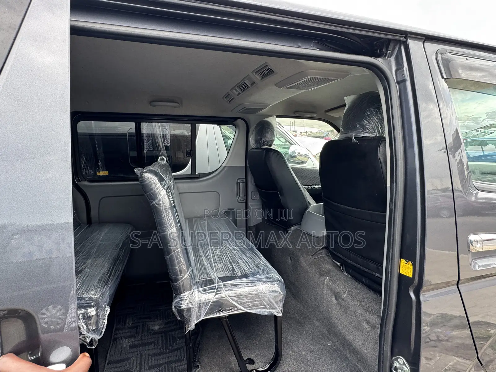 Toyota HiAce 2015 Black