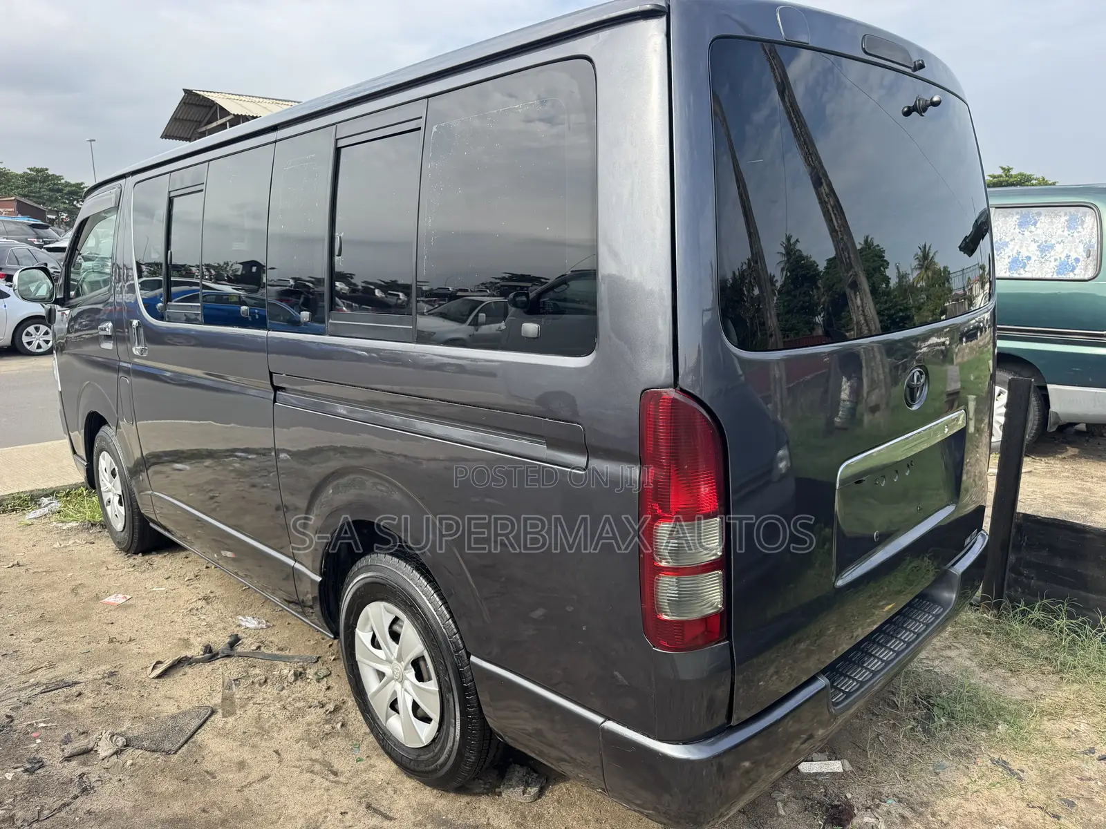 Toyota HiAce 2015 Black