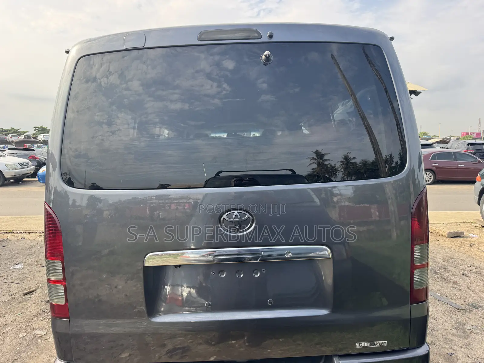 Toyota HiAce 2015 Black