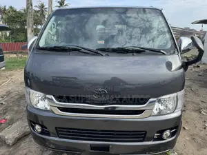 Toyota HiAce 2015 Black