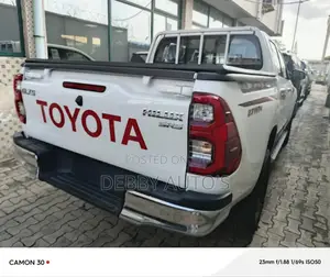 New Toyota Hilux 2025 White