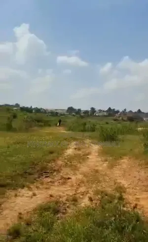 8 Heacters of Land