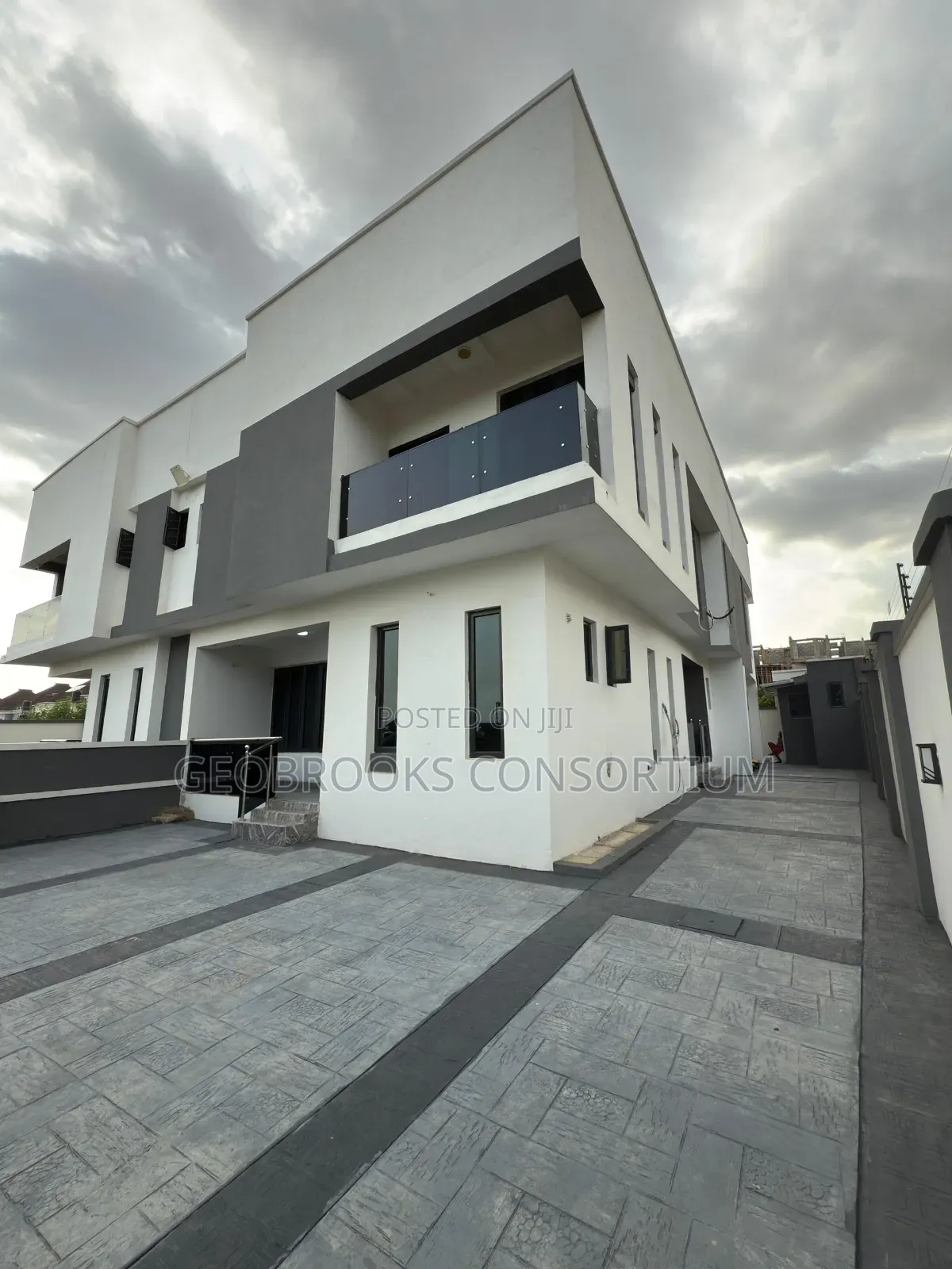 4bdrm Duplex in Carlton Gate Estate, for sale