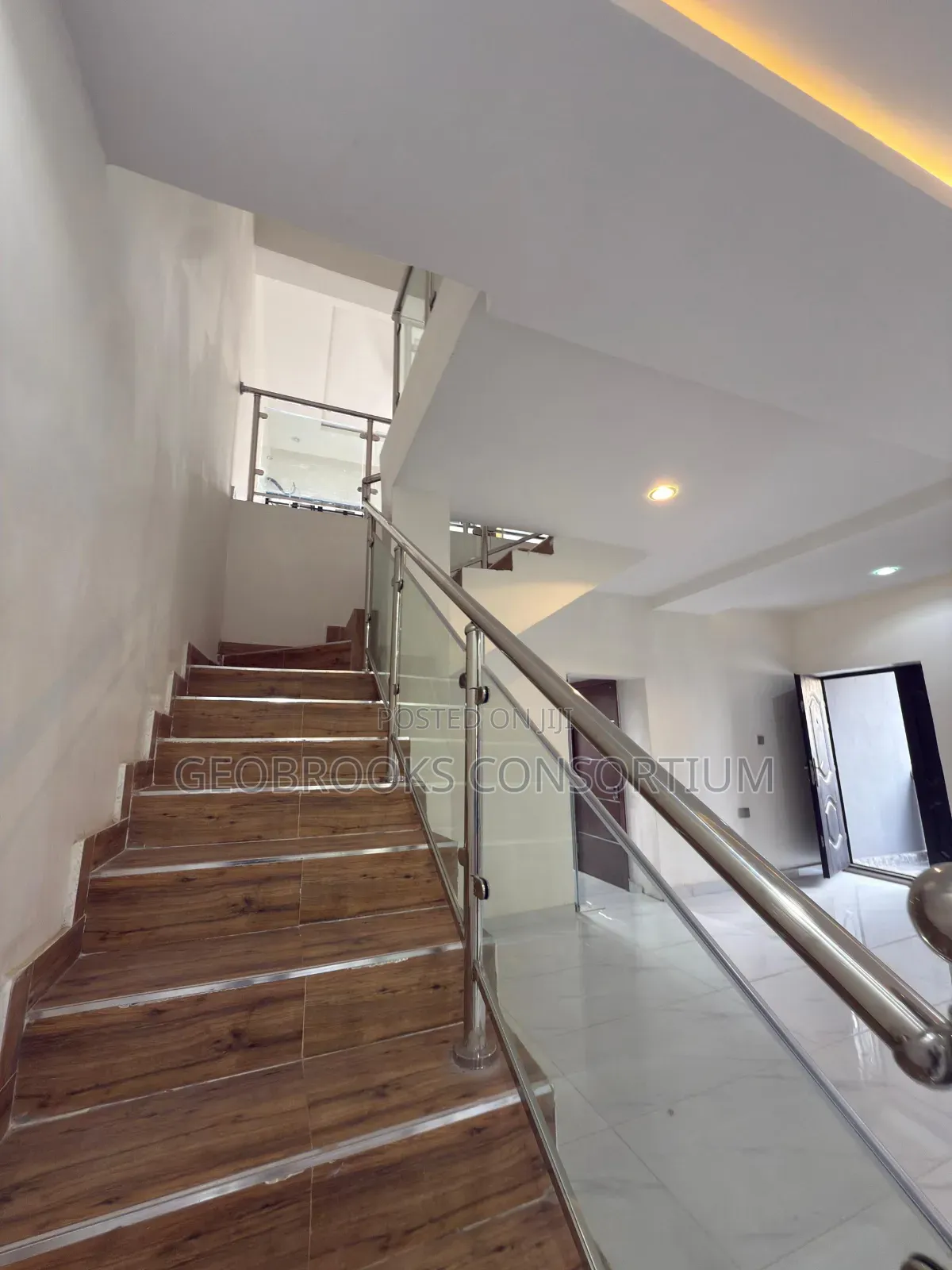 4bdrm Duplex in Carlton Gate Estate, for sale