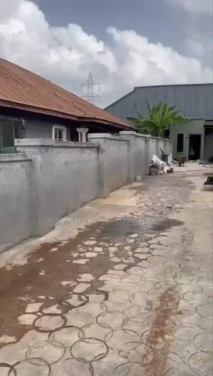 5bdrm Block of Flats in Benin City for sale