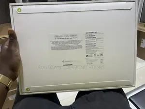 New Laptop Apple MacBook Air 2024 M3 24GB Apple M3 SSD 512GB