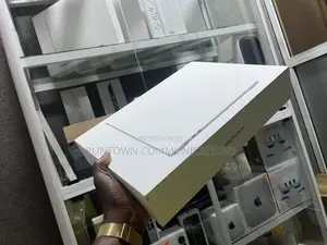 New Laptop Apple MacBook Air 2024 M3 15-inch 24GB Apple M3 SSD 512GB