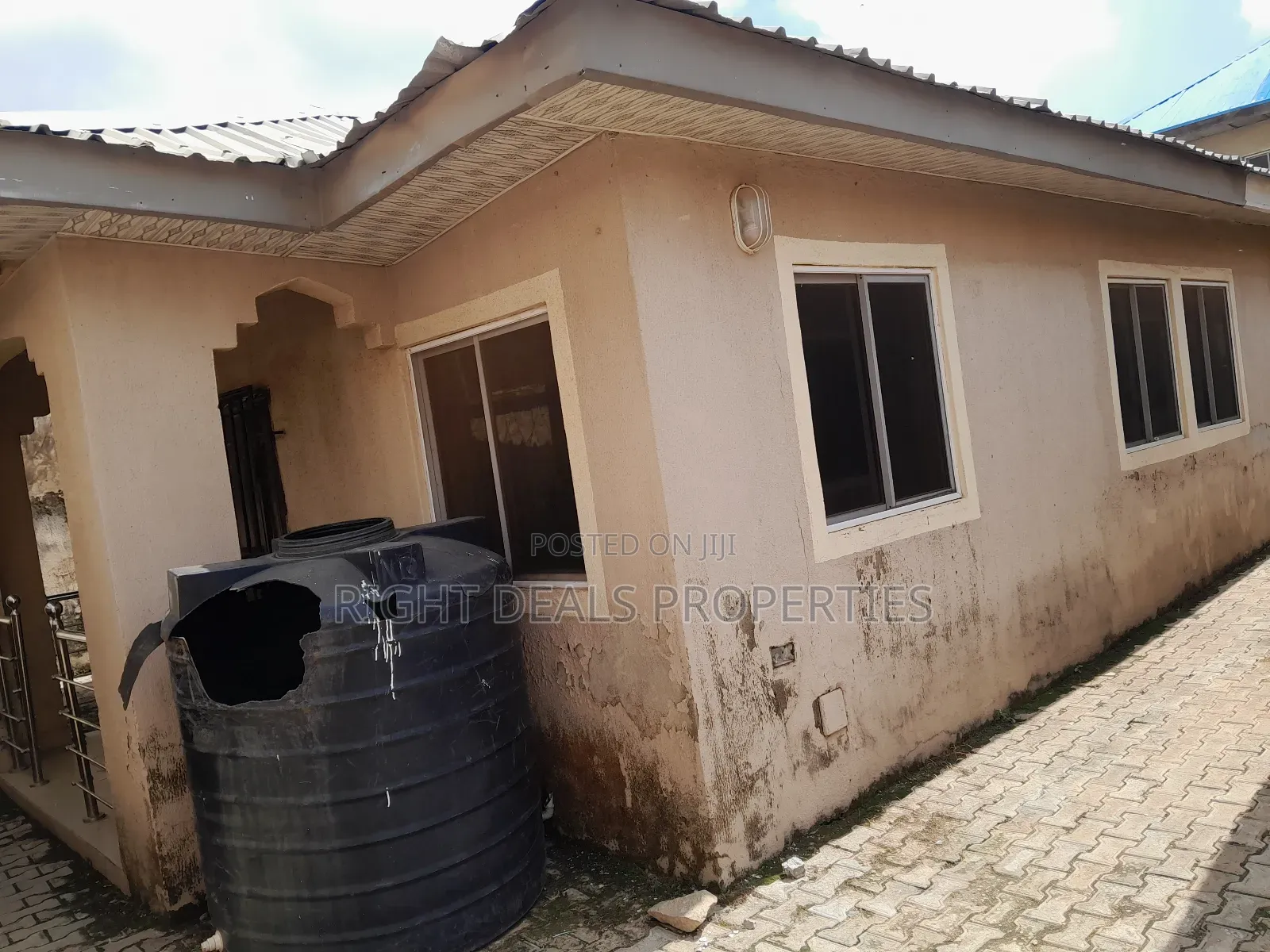 6bdrm Bungalow in Dawaki for sale