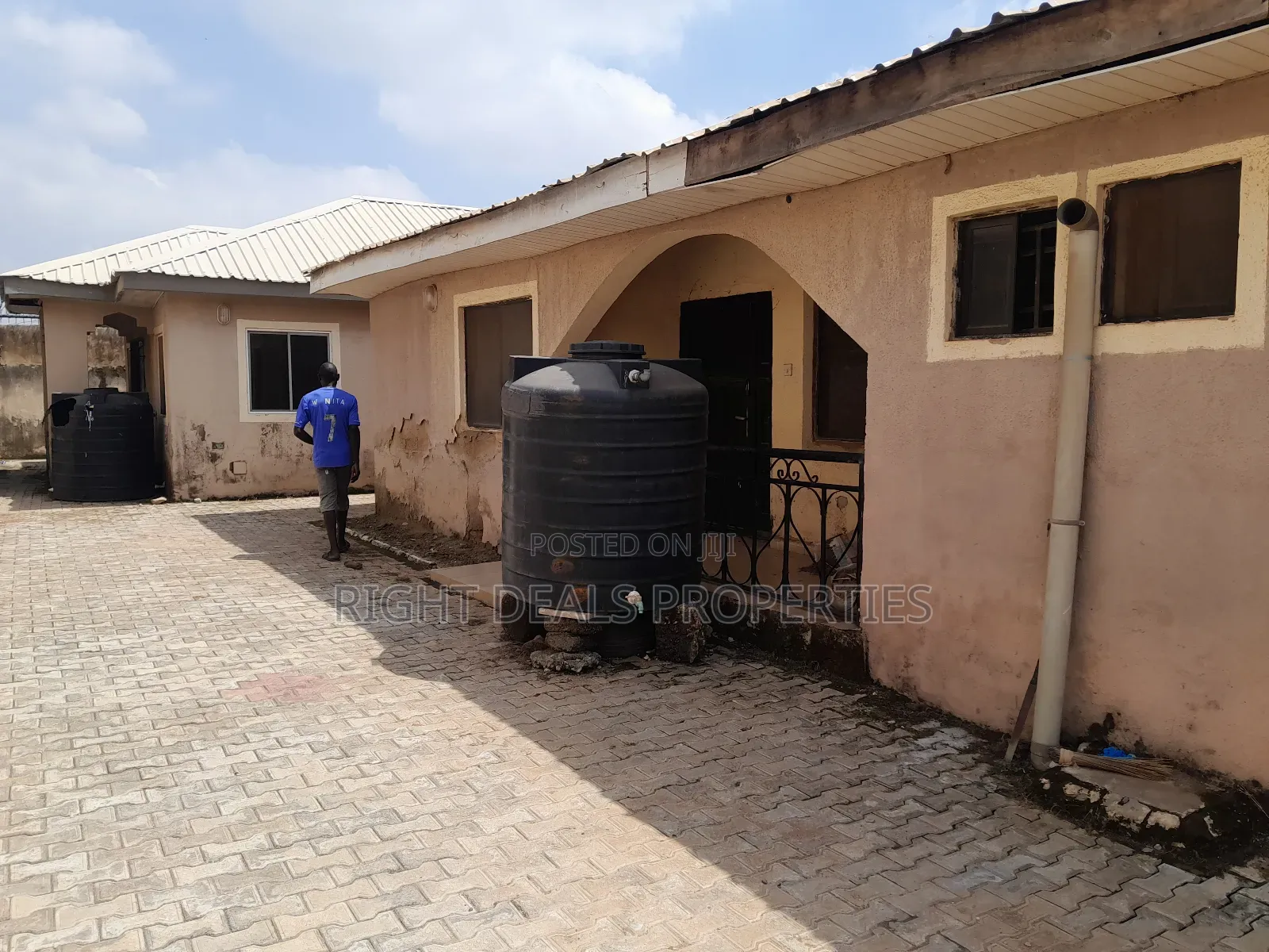 6bdrm Bungalow in Dawaki for sale