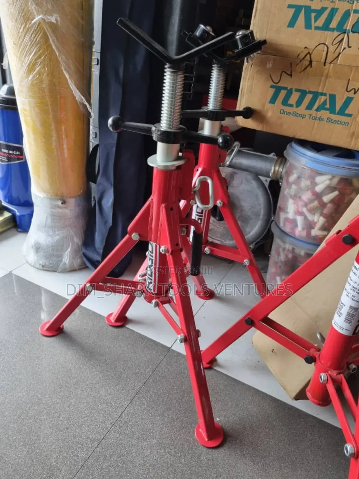 Ridgid Vevor v-Head Pipe Stand