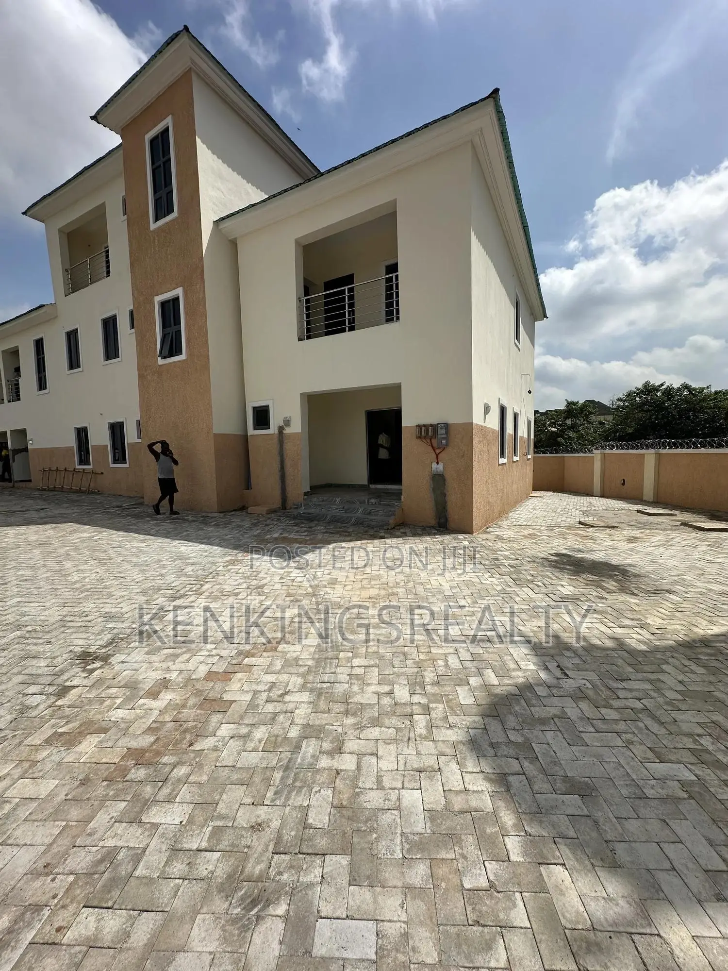 5bdrm Duplex in Apo Resettlement for rent