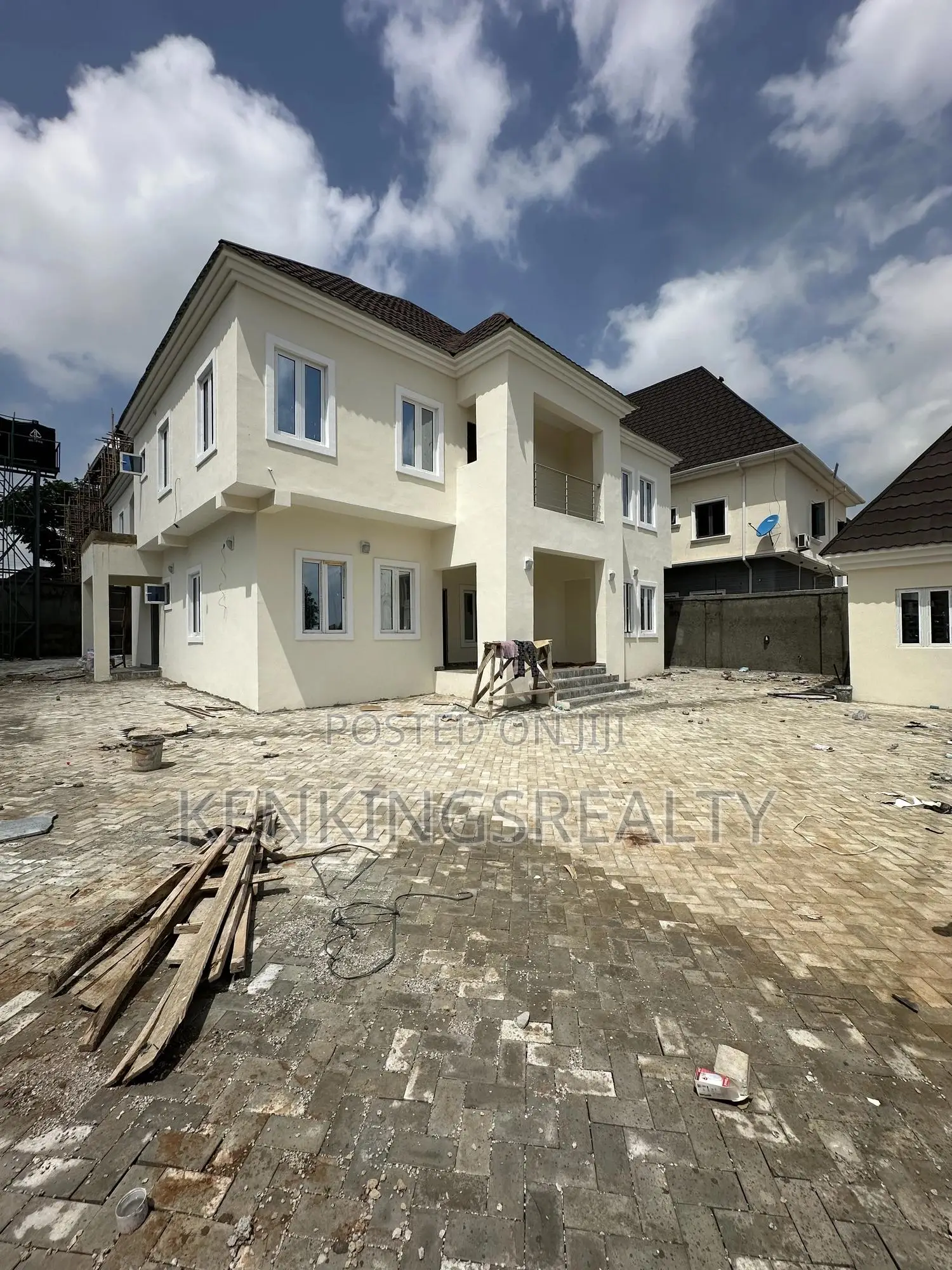 4bdrm Block of Flats in Apo Resettlement for rent